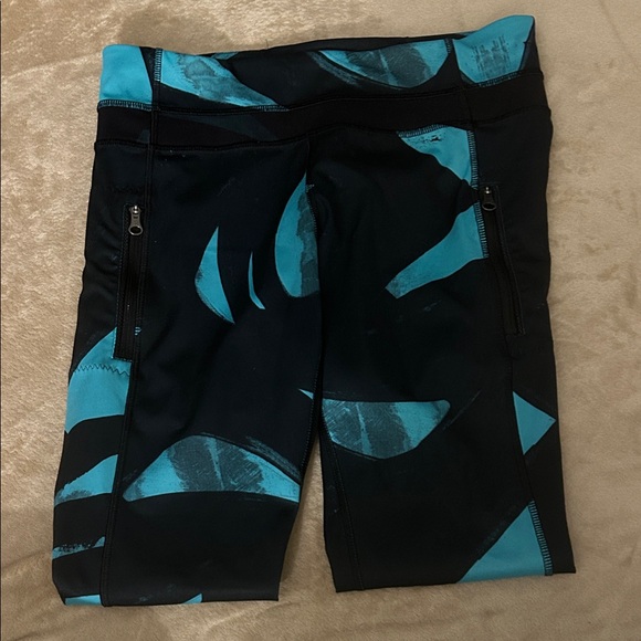 Lululemon Inspire Tight II *Full-On Luxtreme (Mesh) - Picture 3 of 5